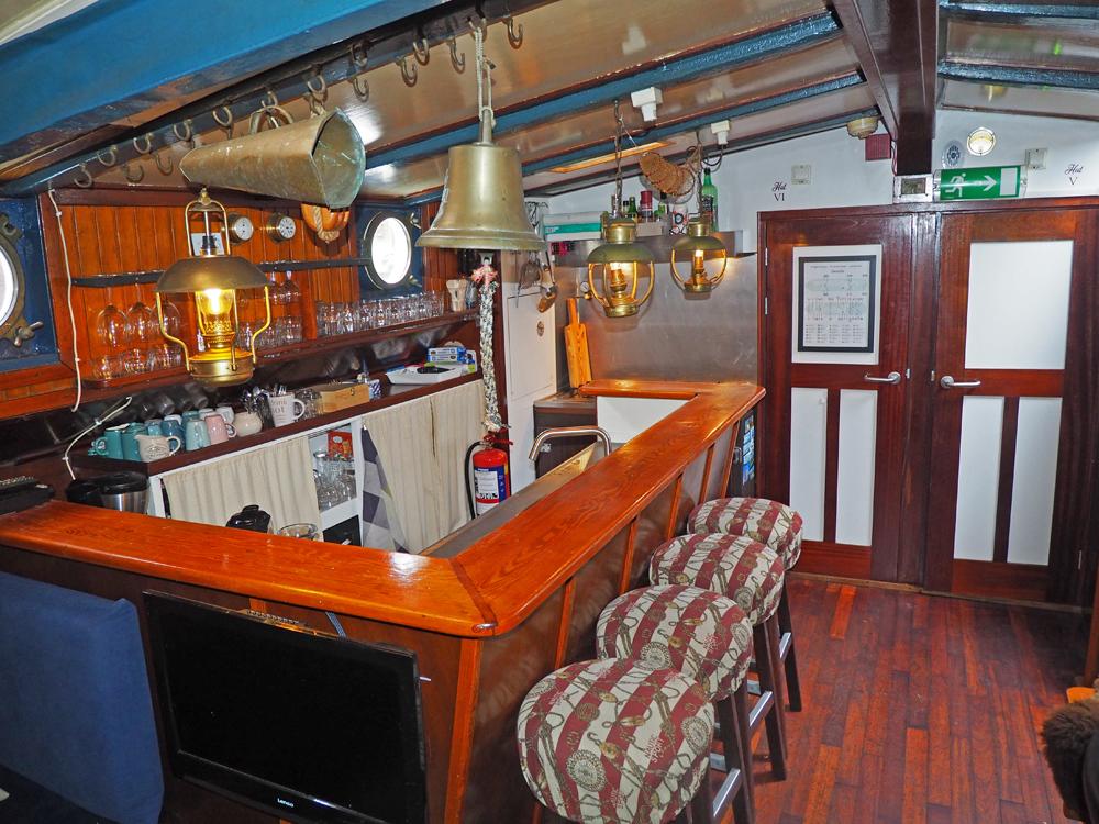 Saloon, Accommodation